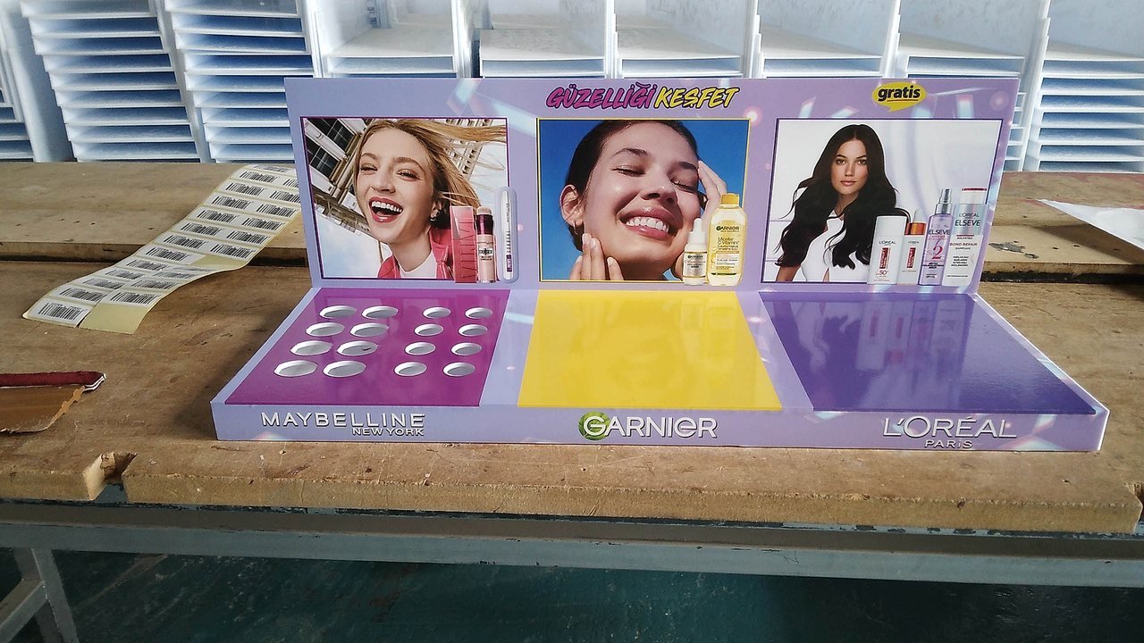 L’Oréal, Maybelline ve Garnier Masaüstü Teşhir Standı